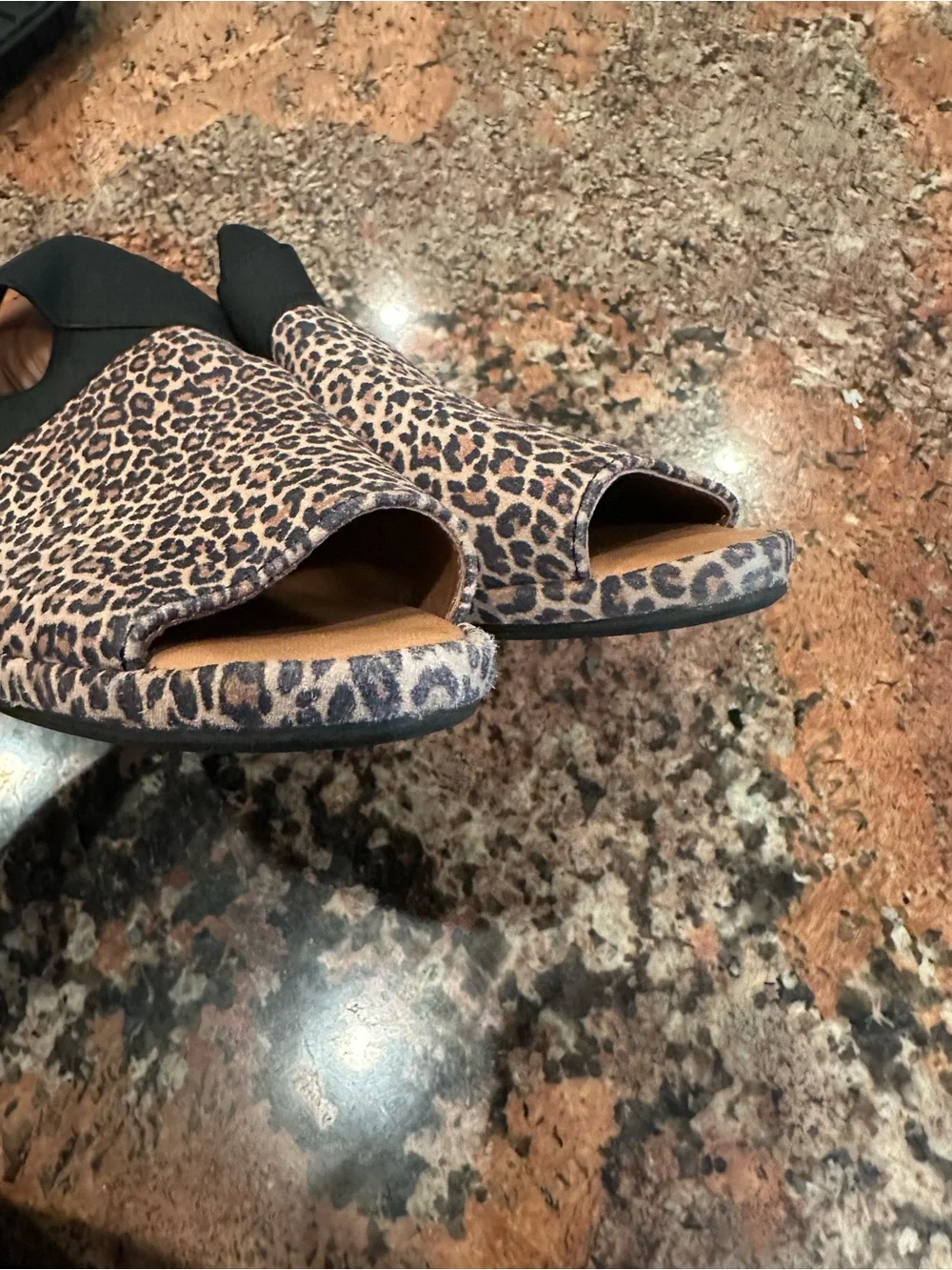 Gentle Souls Lily Leopard Print X-Cross Elastic Wedge Sandals Women’s 7.5